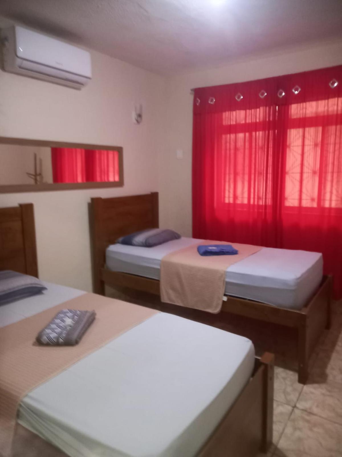 Quartos Em Casa In Caxias Da Paraiso Дукі-ді-Кашіас Екстер'єр фото